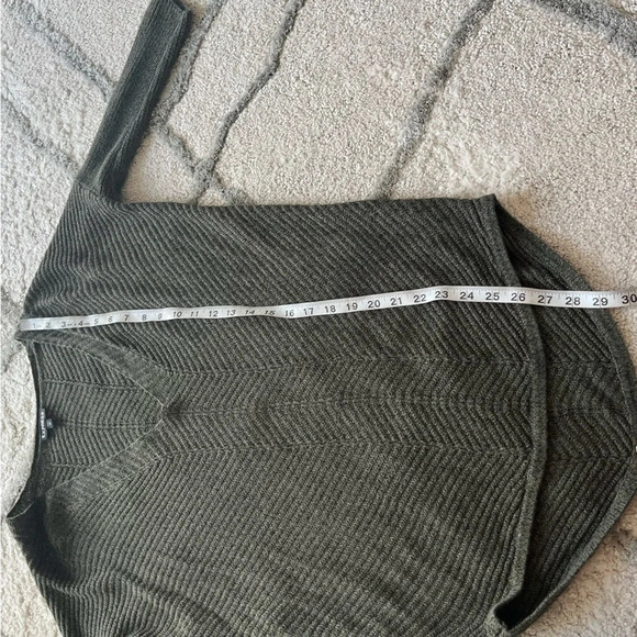 Express sweater circle hem army green scoop neck high low hem oversized XS - Picture 5 of 8